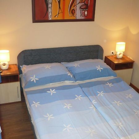 Eszter Apartmanhaz Hajdúszoboszló Екстериор снимка