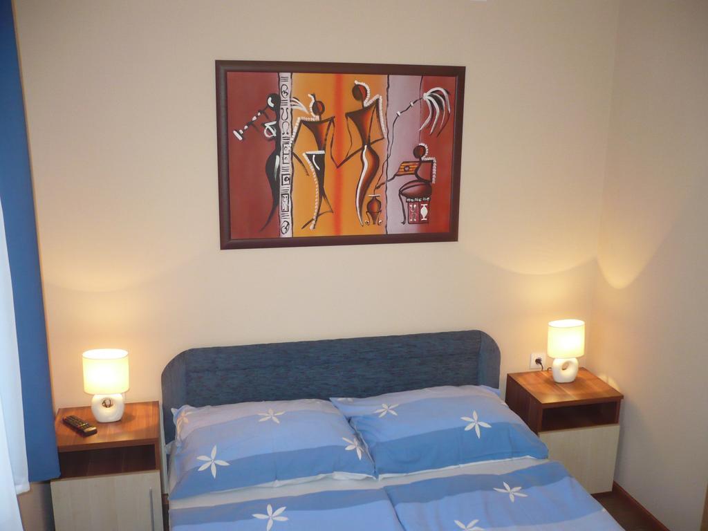 Eszter Apartmanhaz Hajdúszoboszló Екстериор снимка