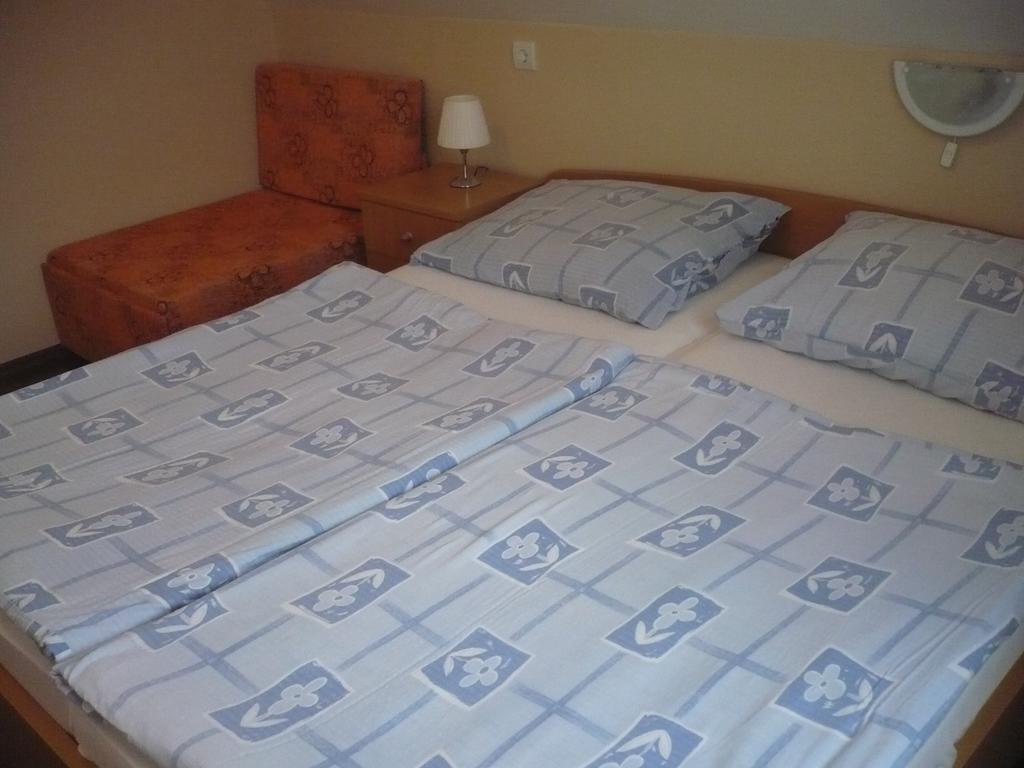 Eszter Apartmanhaz Hajdúszoboszló Екстериор снимка