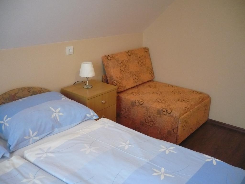 Eszter Apartmanhaz Hajdúszoboszló Екстериор снимка