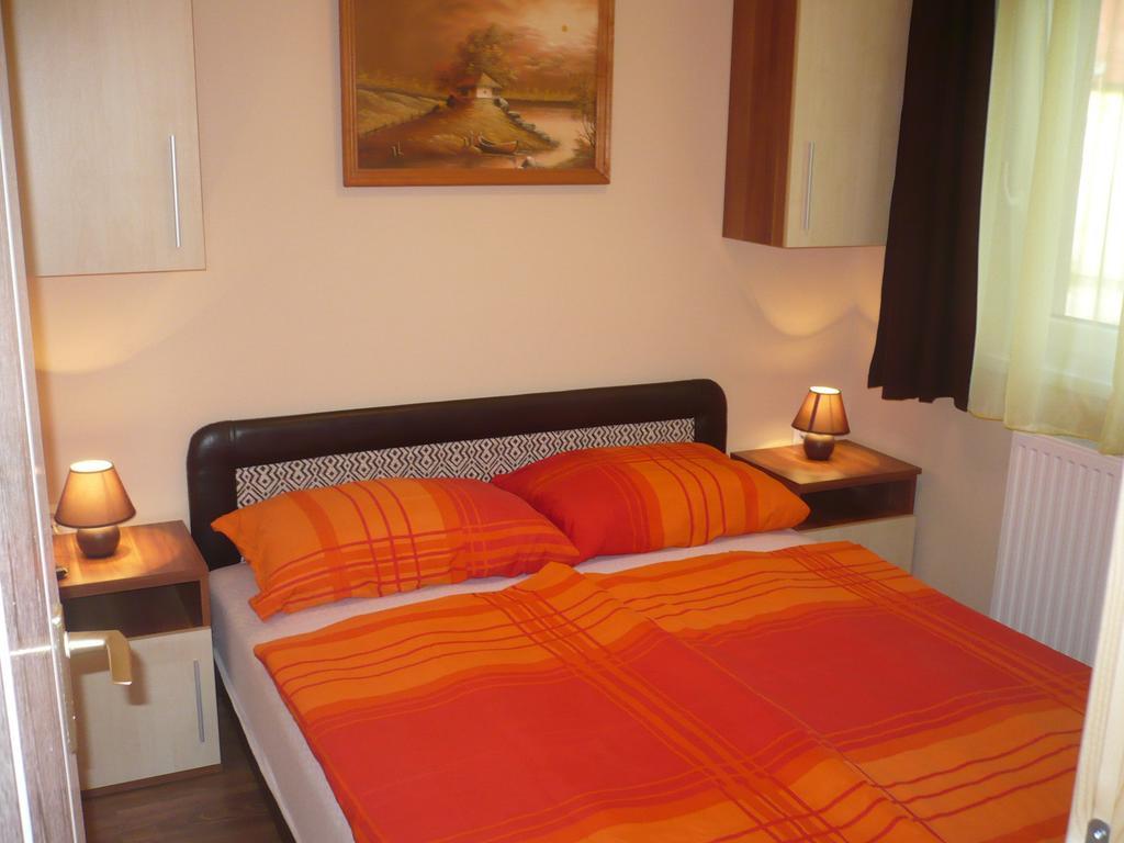 Eszter Apartmanhaz Hajdúszoboszló Екстериор снимка