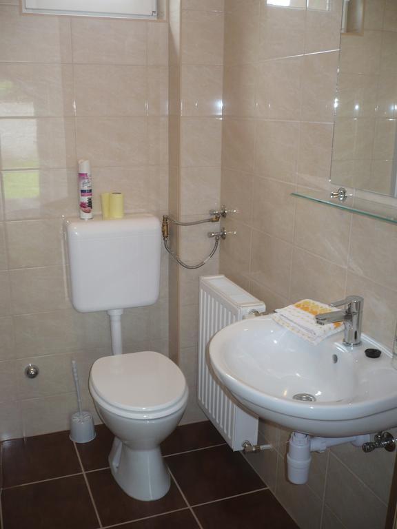 Eszter Apartmanhaz Hajdúszoboszló Екстериор снимка