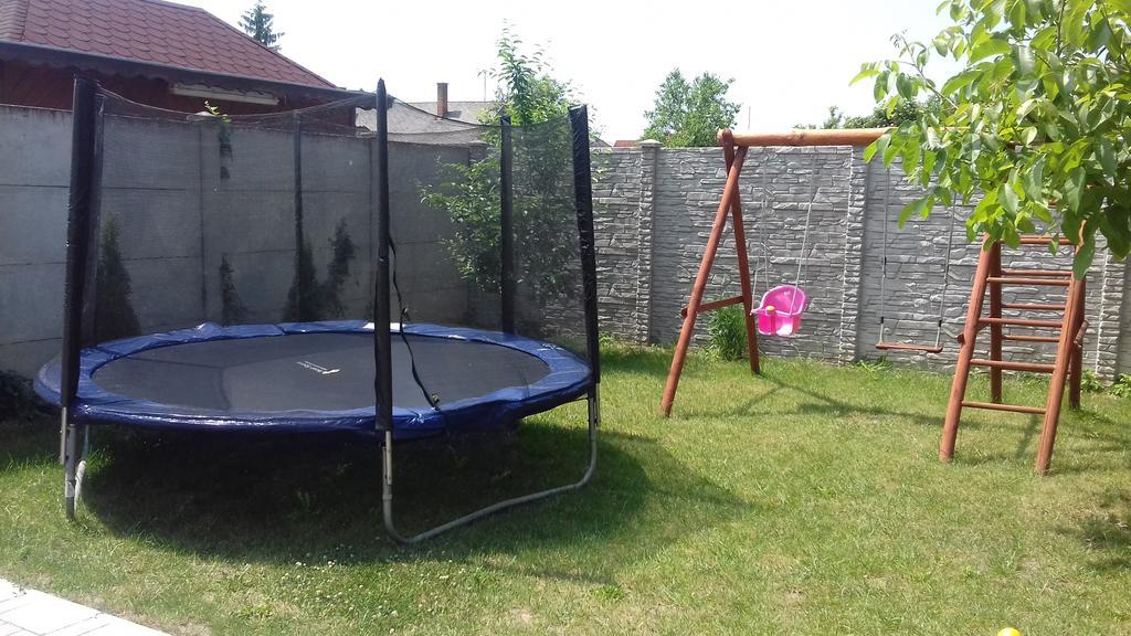 Eszter Apartmanhaz Hajdúszoboszló Екстериор снимка