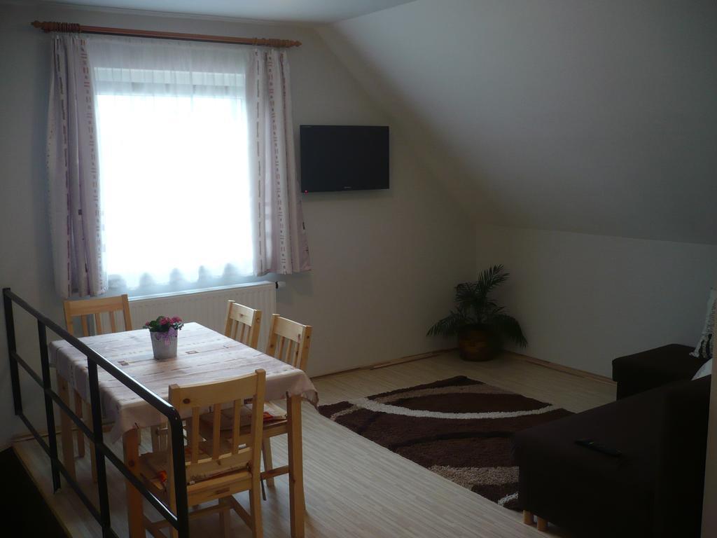 Eszter Apartmanhaz Hajdúszoboszló Екстериор снимка