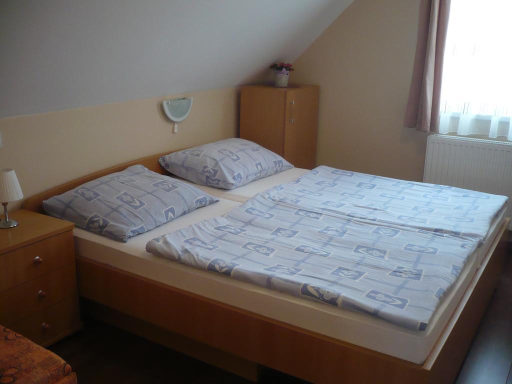 Eszter Apartmanhaz Hajdúszoboszló Екстериор снимка